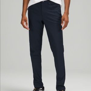 Lululemon men’s navy ABC Slim Warpstream pant - Size 32x32 - Like New